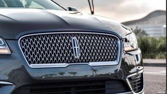 酷似林肯 有点像林肯的车标是什么汽车？