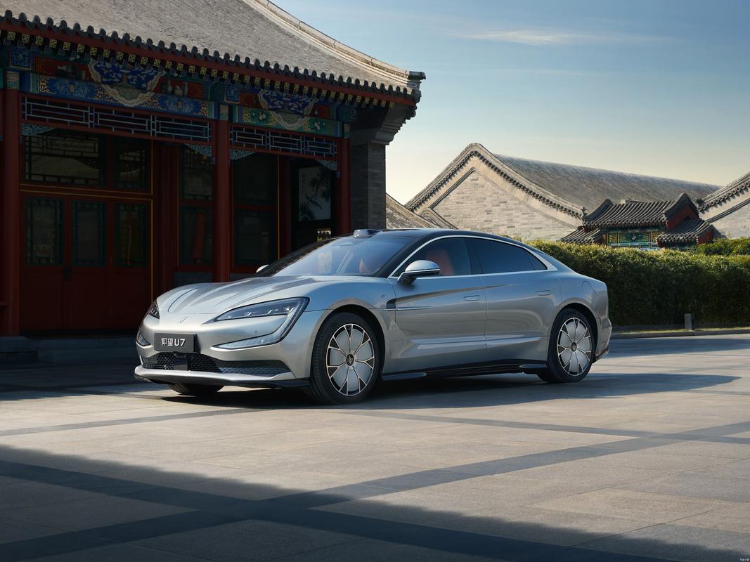 比亚迪豪车仰望,比亚迪豪华轿车