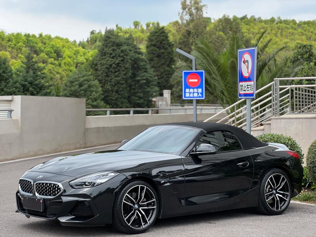 宝马z4可以坐四个人吗(宝马z4后座能坐人吗)