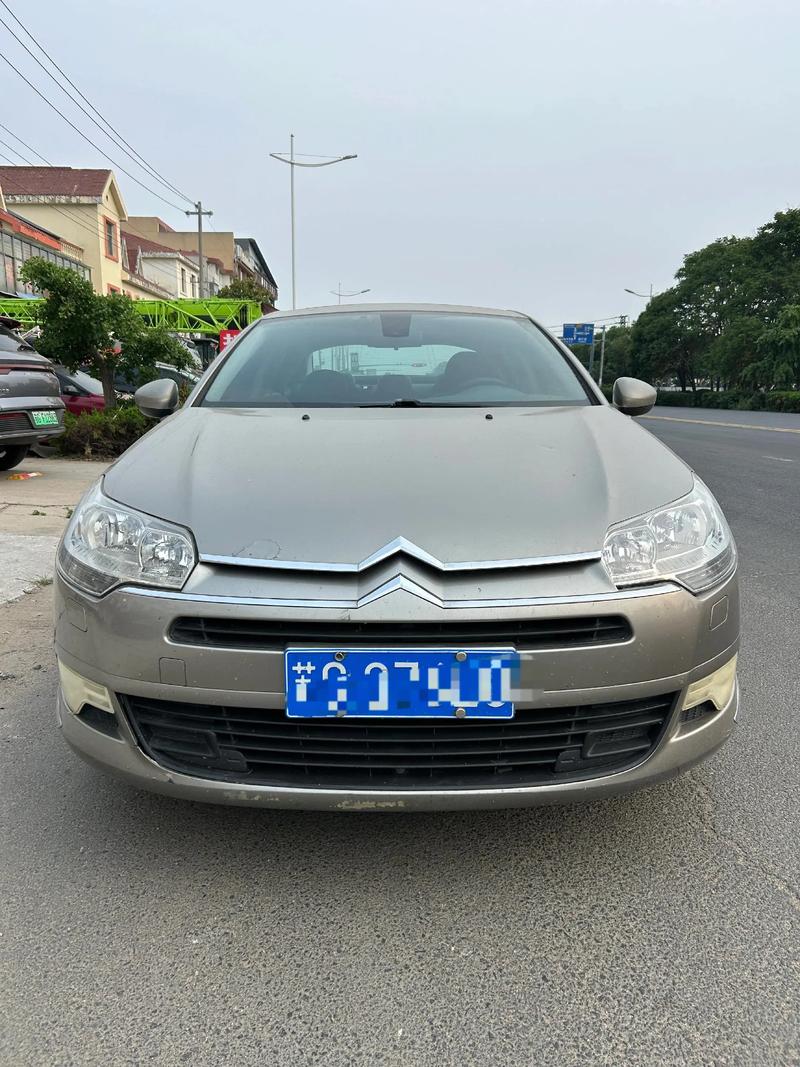 2012雪铁龙c5二手车价格 12年的二手雪铁龙c5 55万值得买吗？