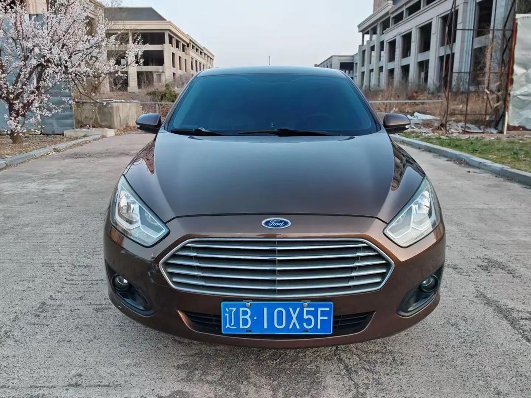 16年福特福睿斯自动挡多少钱 16年福特福睿斯高配多少钱